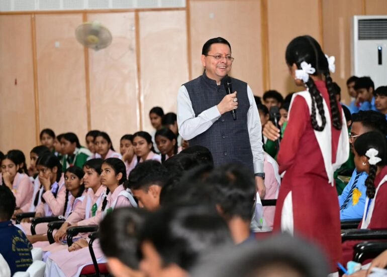 धामी बोले, युवा नौकरी खोजने वाले नहीं, नौकरी देने वाले बनने का लक्ष्य रखें