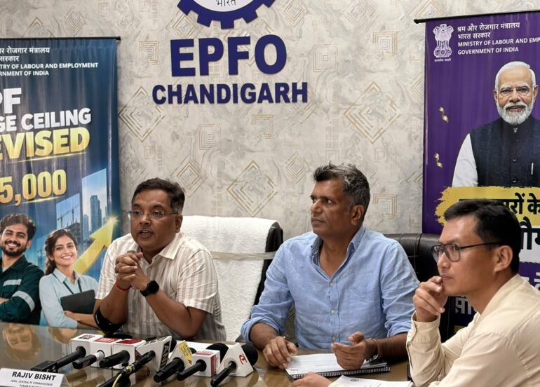 ईपीएफओ ने वेतन सीमा बढ़ाने की घोषणा की; नियोक्ताओं और कर्मचारियों से सामाजिक सुरक्षा लाभ उठाने का आग्रह किया