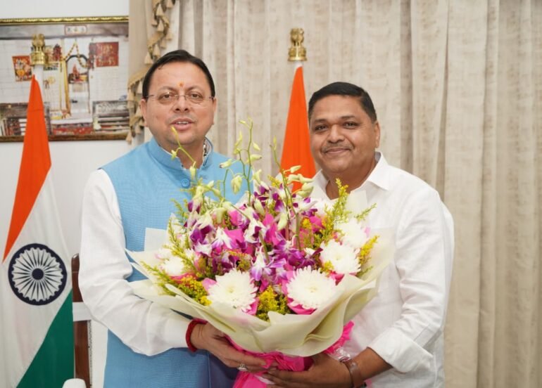 CM धामी से मिले सहकारी बैंक नैनीताल के नए अध्यक्ष