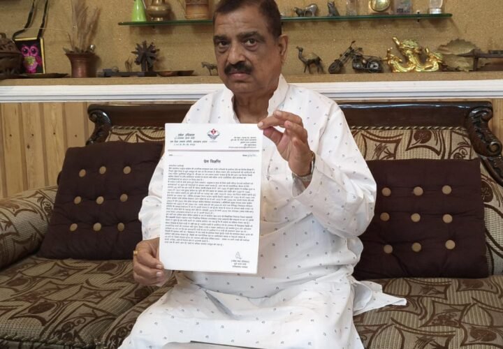 40 साल बाद कांग्रेस को रमेश उनियाल ने कहा अलविदा, इस्तीफे से सियासत गरमाई।