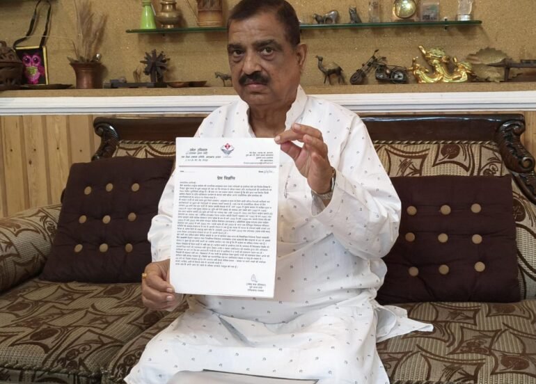 40 साल बाद कांग्रेस को रमेश उनियाल ने कहा अलविदा, इस्तीफे से सियासत गरमाई।